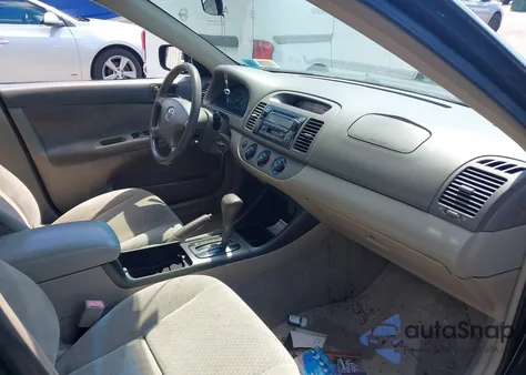 2002 Toyota Camry Le z USA, uszkodzony, nr VIN 4T1BE32K72U110285